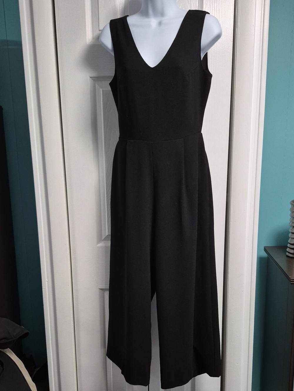 Club Monaco Black Sleeveless V-Neck Wide-Leg Jumpsuit 4